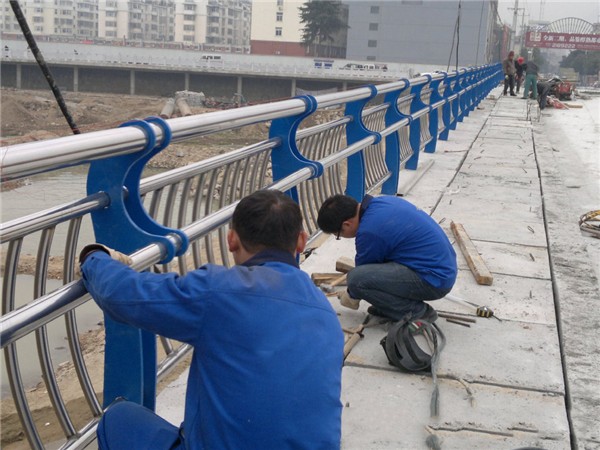 马鞍山不锈钢桥梁护栏除锈维护的重要性及其方法